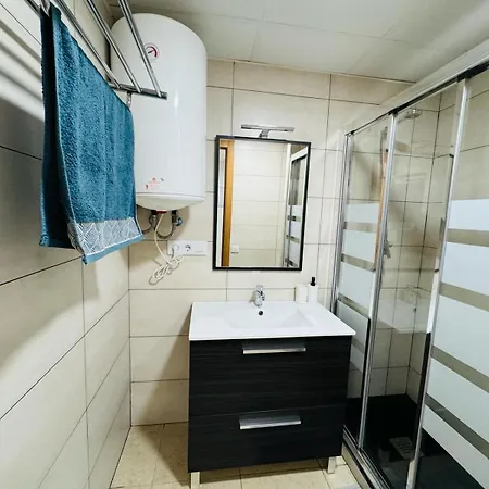 4'min To And Tren 15 Min To Plaza Catalunya By Tren Apartment *